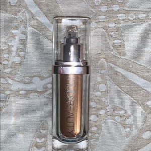 Huda Beauty N.Y.M.P.H. Body Highlighter